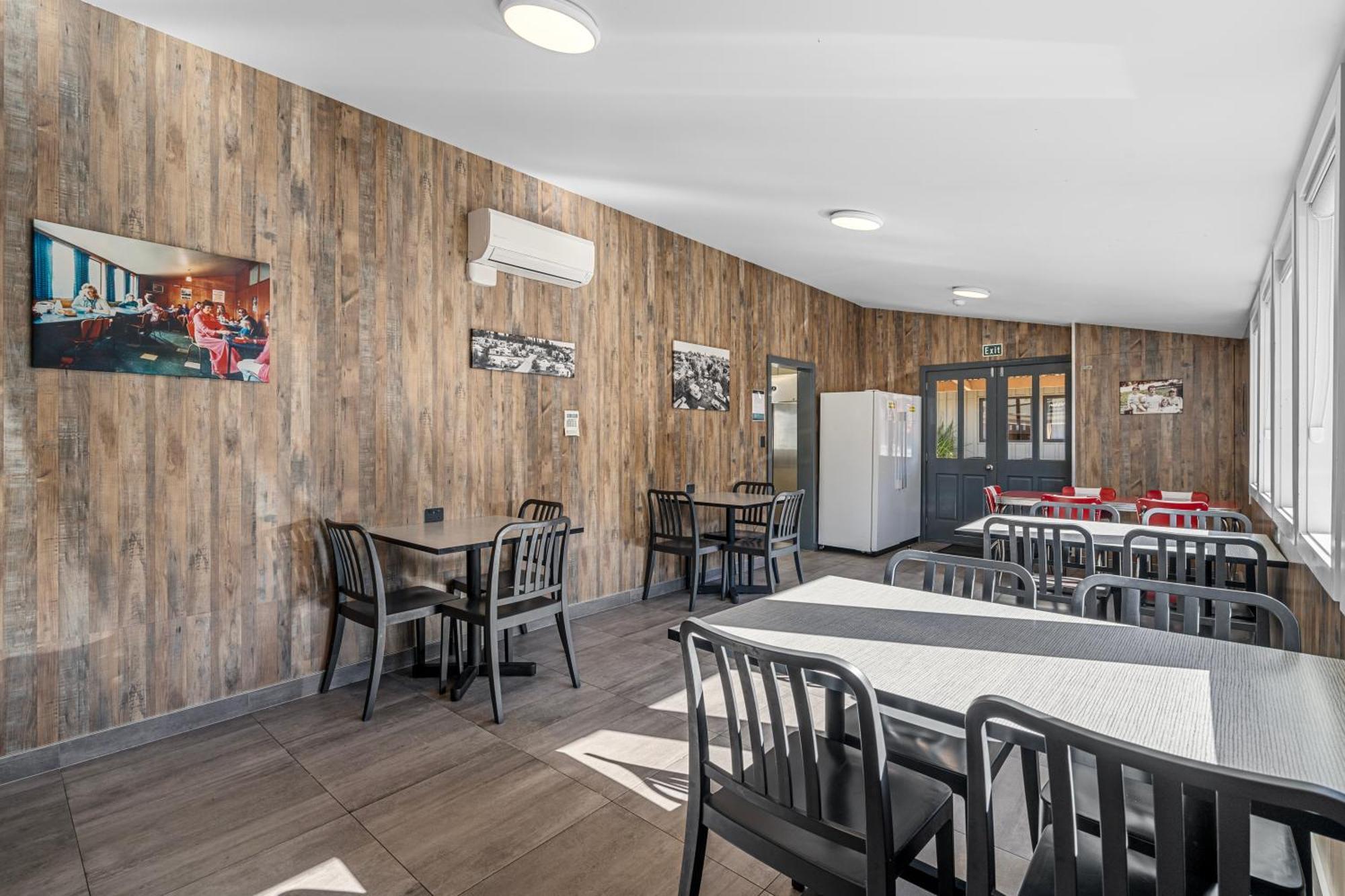 Tasman Holiday Parks - Christchurch Dış mekan fotoğraf The dining room at the hostel