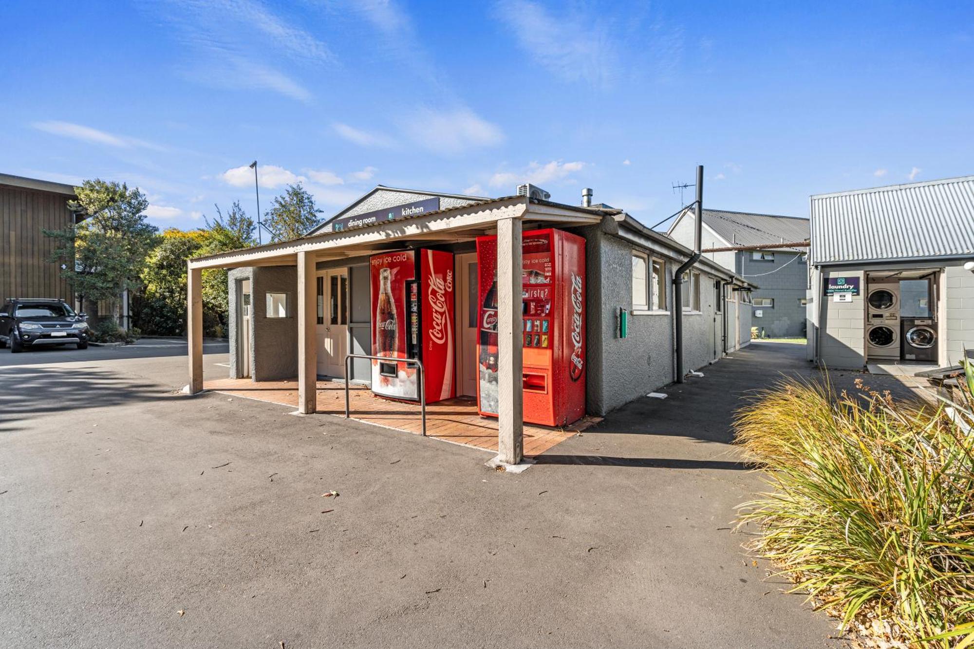 Tasman Holiday Parks - Christchurch Dış mekan fotoğraf The original 1950s vending building