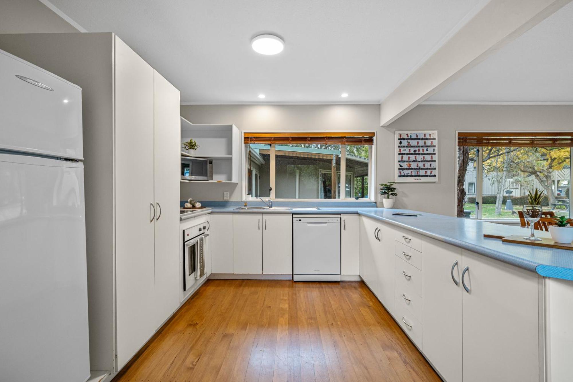 Tasman Holiday Parks - Christchurch Dış mekan fotoğraf A modern Australian kitchen