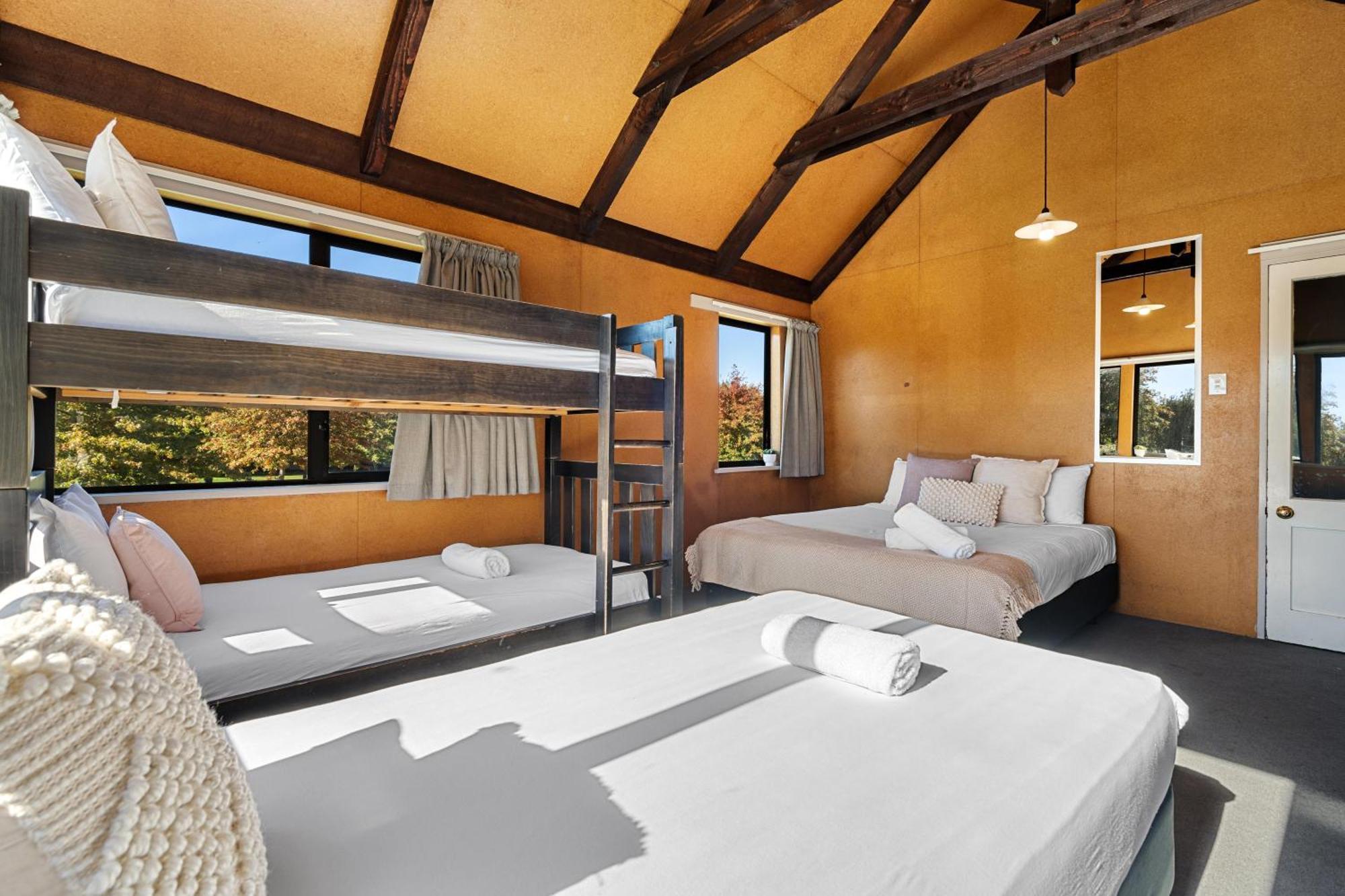 Tasman Holiday Parks - Christchurch Dış mekan fotoğraf A room at the lodge