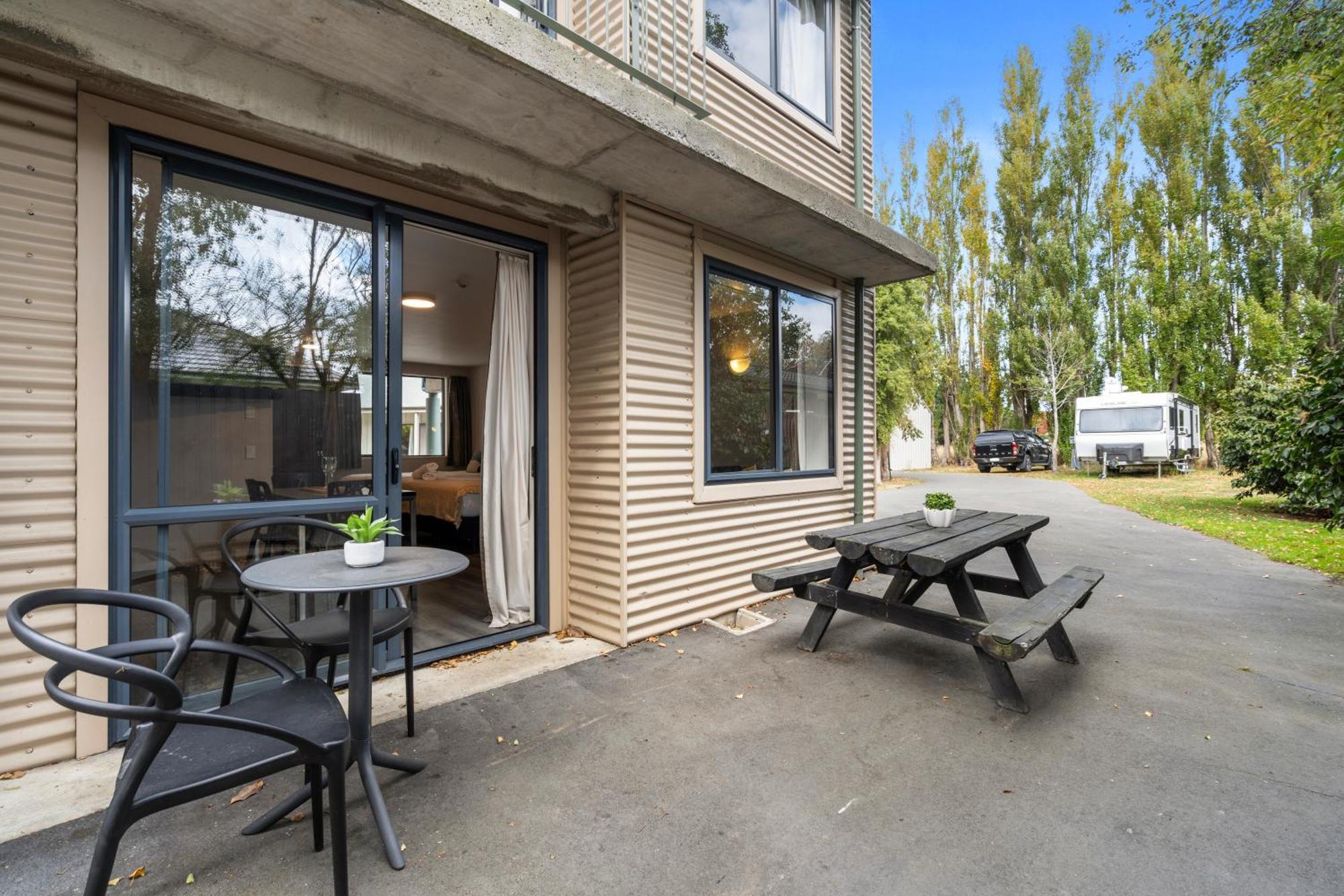 Tasman Holiday Parks - Christchurch Dış mekan fotoğraf The exterior of a typical apartment at the hotel