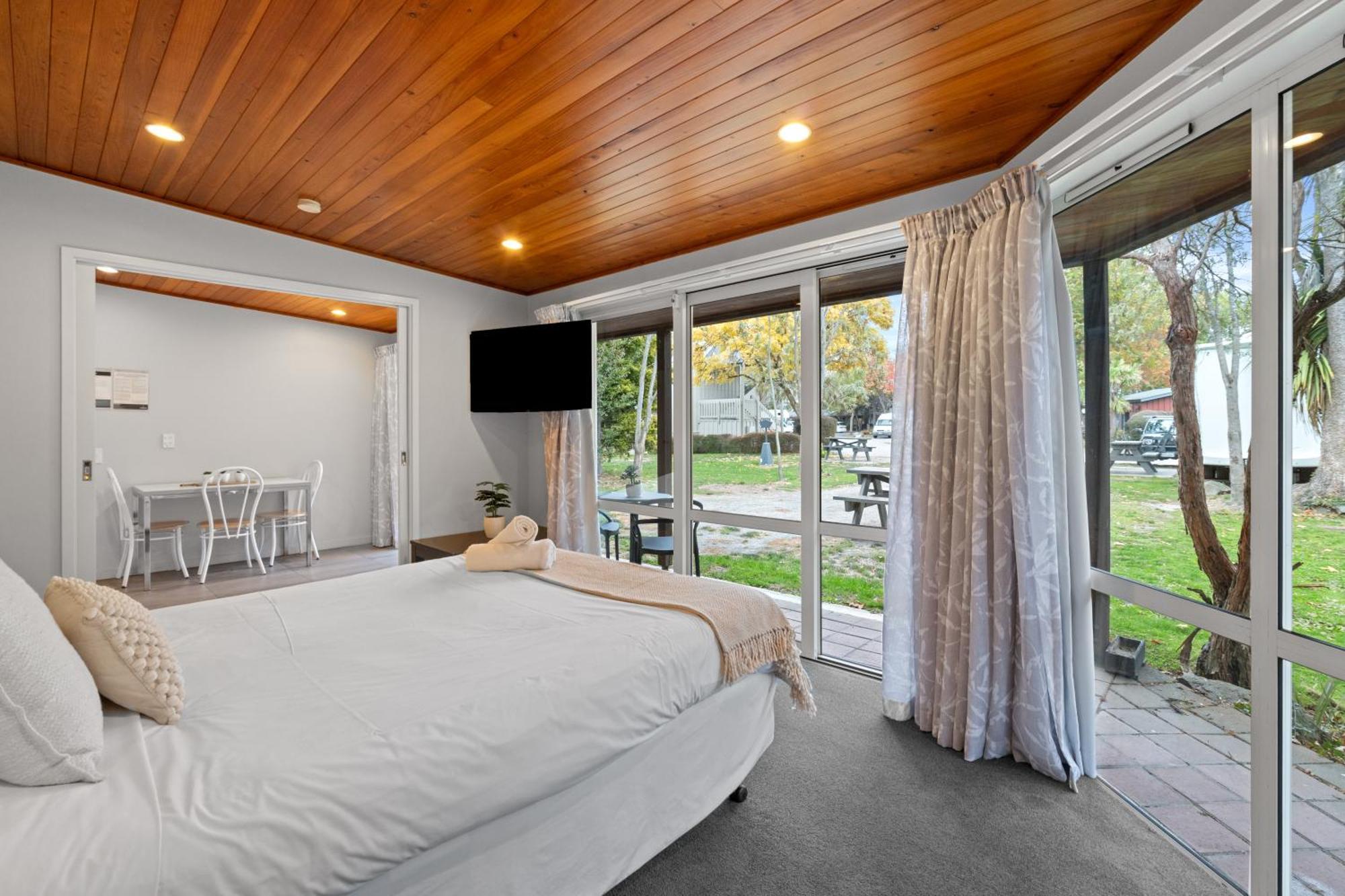 Tasman Holiday Parks - Christchurch Dış mekan fotoğraf A bedroom at the hotel