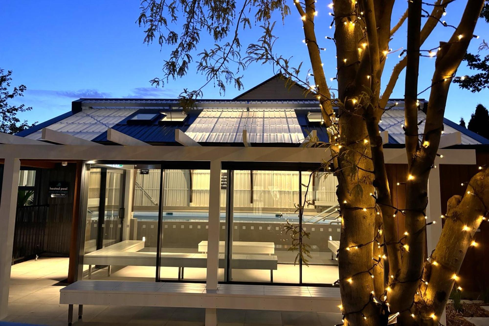 Tasman Holiday Parks - Christchurch Dış mekan fotoğraf The new extension at night
