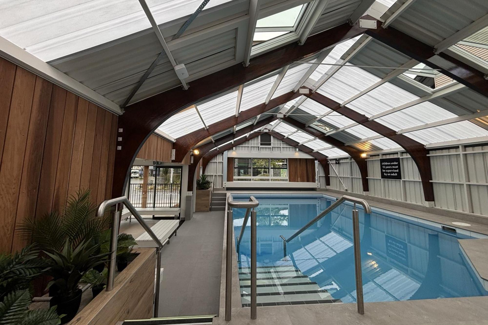 Tasman Holiday Parks - Christchurch Dış mekan fotoğraf The swimming pool at the National Sports Centre